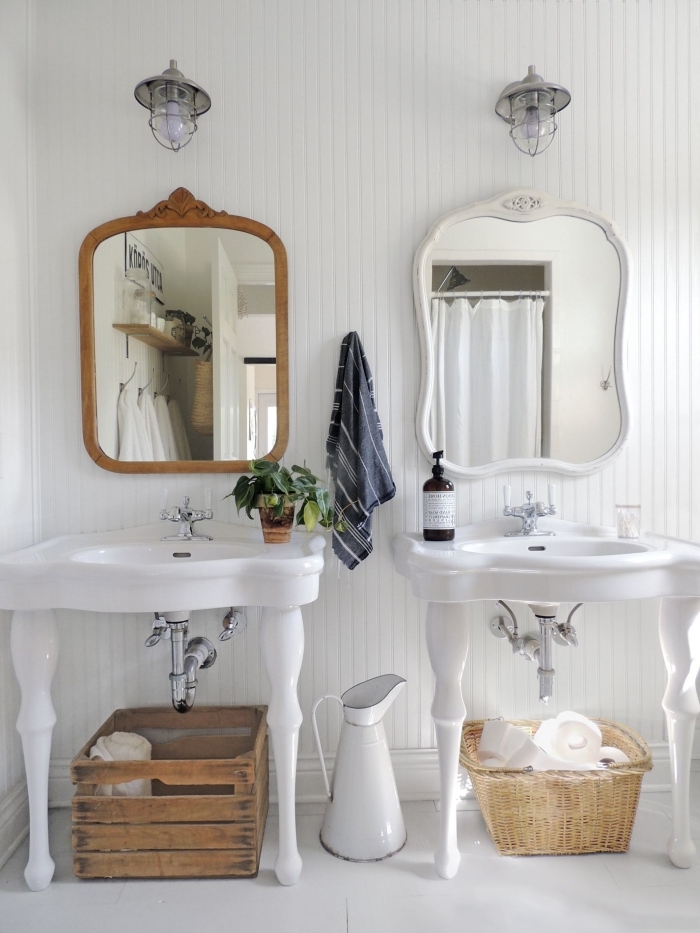 deco maison de campagne miroir cadre bois cagette bois rangement serviette de bain panier tressé