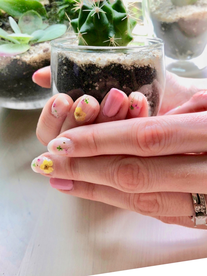 deco ongle minimaliste avec dessin simple ongles nature vernis de base transparent
