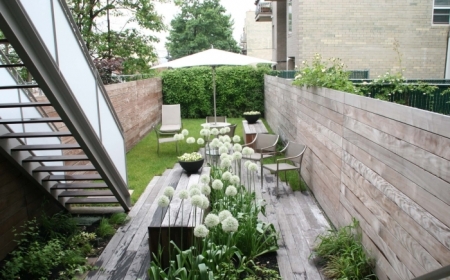 decoration exterieur jardin moderne revetement de sol bois parasol escalier sans contremarches cloture bois