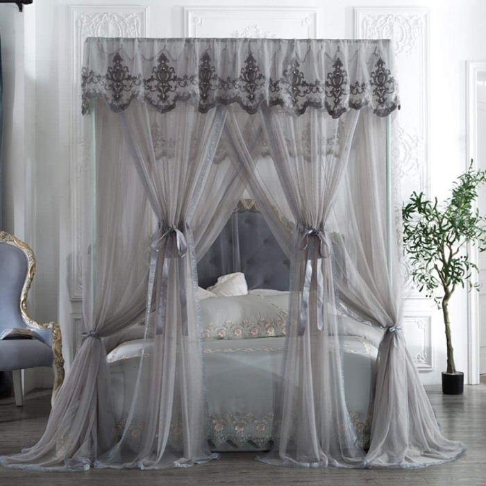 design chambre adulte style élégant lit baldaquin cadre voilage transparent ornements décoration tissu
