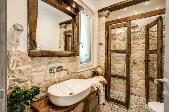 design salle de bain rustique avec murs en pierre miroir en bois brut meuble sous lavabo peinture blanche