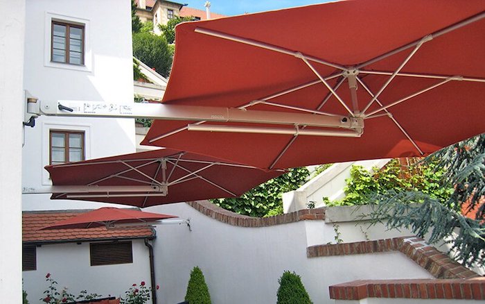 exemple de parasol mural design quel parasol choisir pour sa maison café restaurant