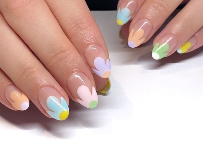 french manucure couleur idée manucure tendance printemps dessins sur pointes ongles fleurs