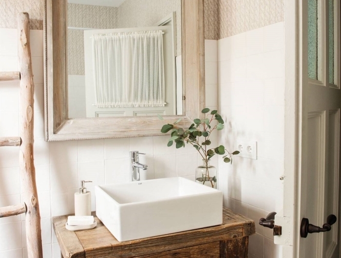 meuble sous lavabo bois brut miroir rectangulaire échelle rangement serviette meuble salle de bain rustique