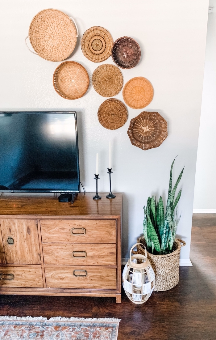 meuble tv petit espace décoration murale avec panier design intérieur style boho moderne cache pot végétal