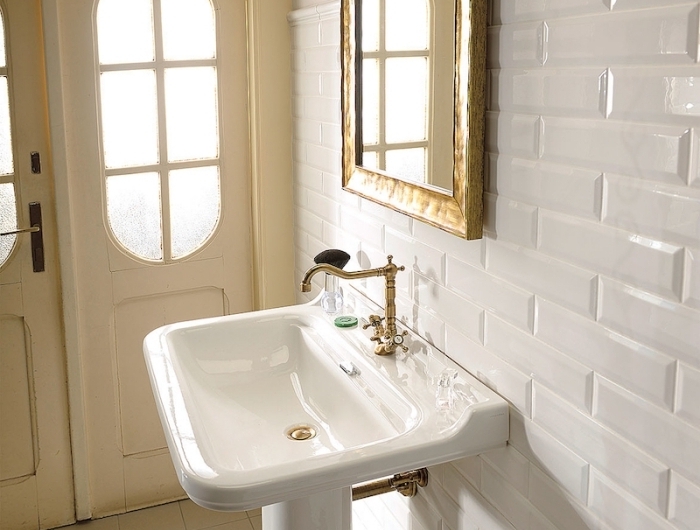 miroir doré rectangulaire décoration maison de campagne chic lavabo sur pied robinet or