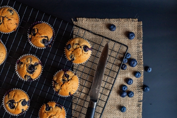 muffin aux myrtilles recette farine tout usage sucre préparation cupcake baies moule papier