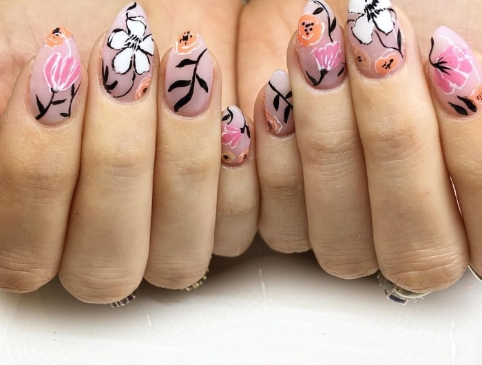 nail art facile ongles longs formes manucure printemps tendance motifs floraux dessin sur base nude