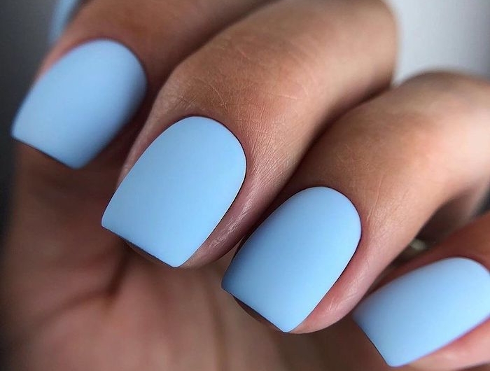 ongles et forme carrée en bleu idée couleur ongle en pastel
