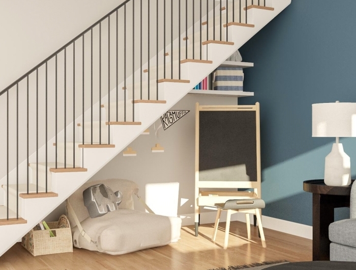 peinture bleue aménagement sous escalier ouvert tapis frange gris escalier bois et fer lampe blanche