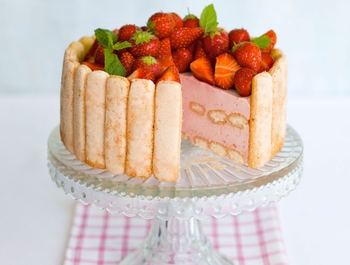 recette dessert avec doigts de dame charlotte aux fraises sirop café crème épaise et fruits rouges