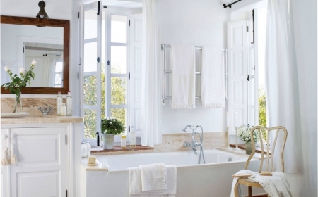 salle de bain campagne chic poutres plafond bois blanc carrelage terre cuite miroir bois foncé brut