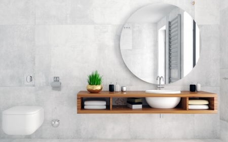 salle de bain en beton cire meubles suspendu en bois miroir rond dans la salle de bain