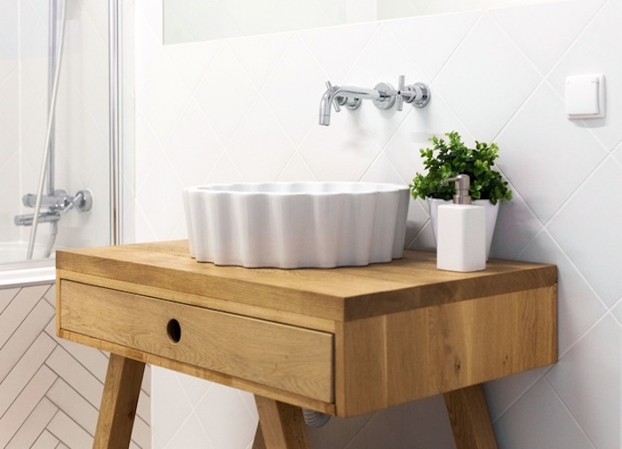 salle de bain moderne style scandinave meuble en bois clair massif