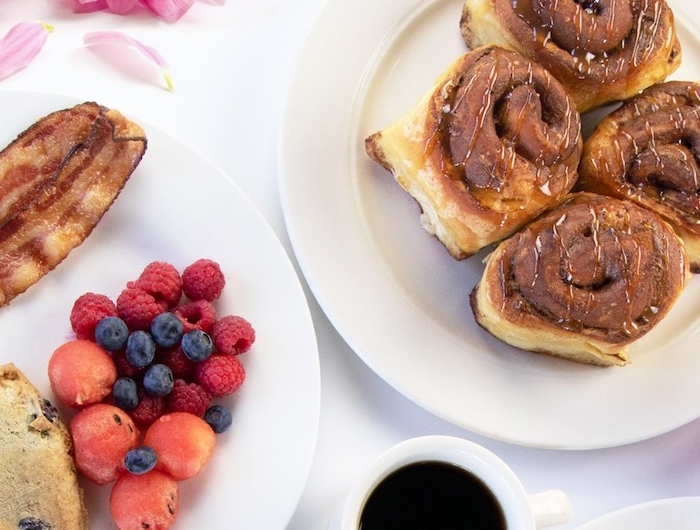 une idée de dessert facile et rapide et original pour la pete des meres des patisseries et une tasse au café