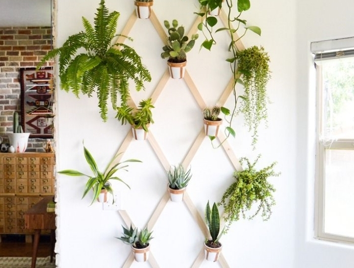 design intérieur solution déco murale avec plantes support en bois plantes vertes pots de fleurs