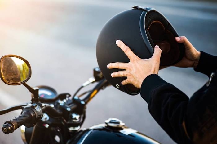 equipement motocyclet couleur noir comment se proteger contre chute