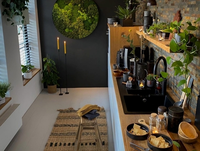 modele de cuisine moderne style industriel accents boho tapis fibre naturelle décoration végétale