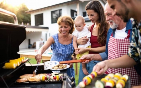 photo d une famille autour du barbeque comment faire le meilleur barbeque