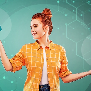 photo d une fille qui tiens dans ses mains deux portables