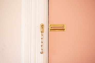 porte d entre couleur saumon rose pale et beige