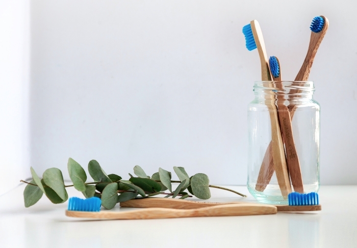 produits soins corps hygiene matériaux éco friendly brosse dents bambou feulles éucalyptus