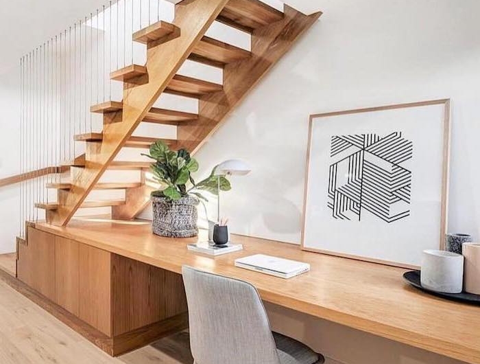 aménagement sous escalier sans contremarche en bois poste de travail stylé décoré de peinture moderne chaise grise décoration
