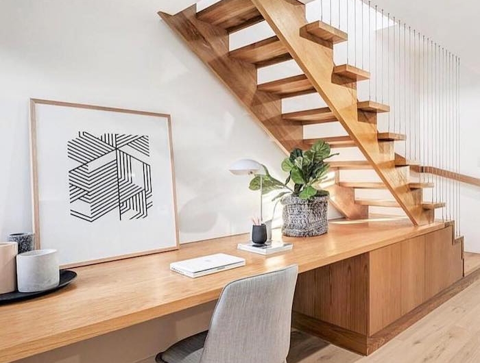aménagement sous escalier sans contremarche en bois poste de travail stylé décoré de peinture moderne chaise grise décoration