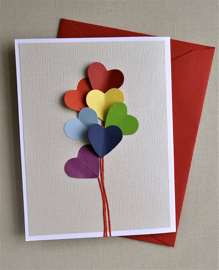 ballons en forme de coeur dans papier coloré sur fond gris idée cadeau fête des pères à fabriquer maternelle simple