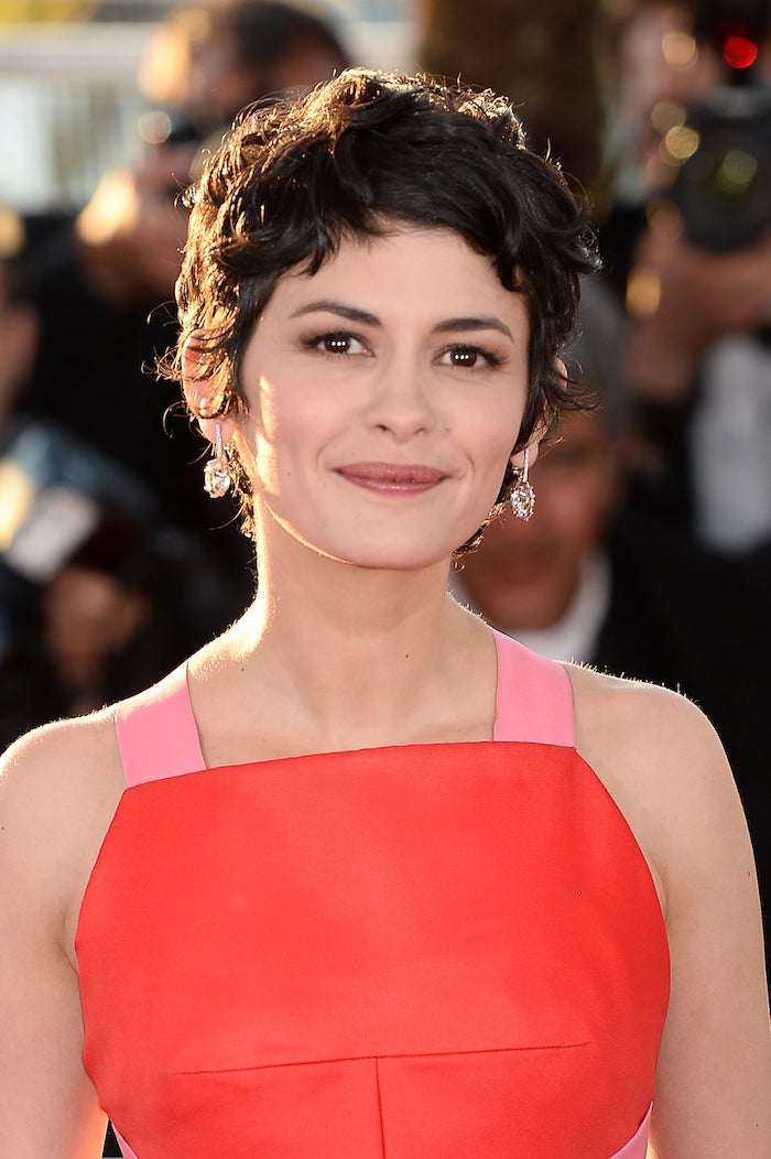 Short cut with bow fringe by Audrey Tautou in a coral evening dress and a very feminine look