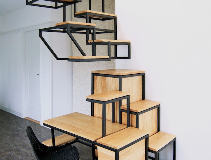 escalier avec rangement en bois et métal étagères et espace de travail