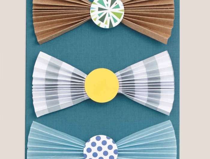 idée noeuds de papillon de papier scrapbooking plié en accordéon avec cercle coloré au milieu