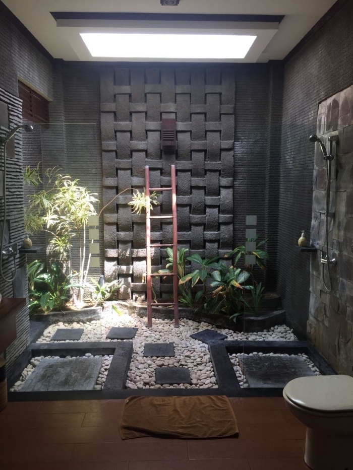 jardin zen avec galets blancs dalles noires échelle décorative deco wc zen fenetre de plafond