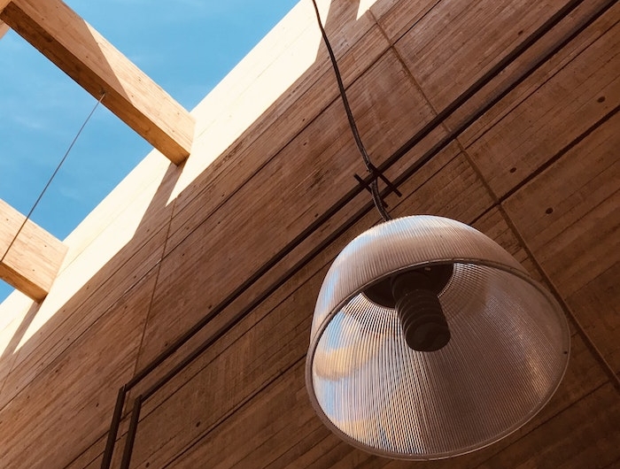 matériau de construction batiment bois ossature boisée lampe construction projet
