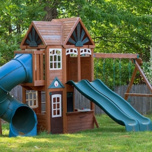La cabane en bois pour enfant - au coeur de votre aire de jeux extérieure