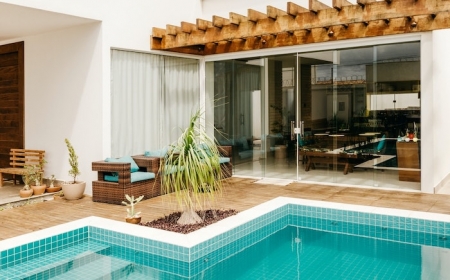 piscine maison meubles en rotin marron plante palme