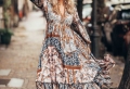 La robe longue fleurie bohème – un must-have dans la garde-robe féminine