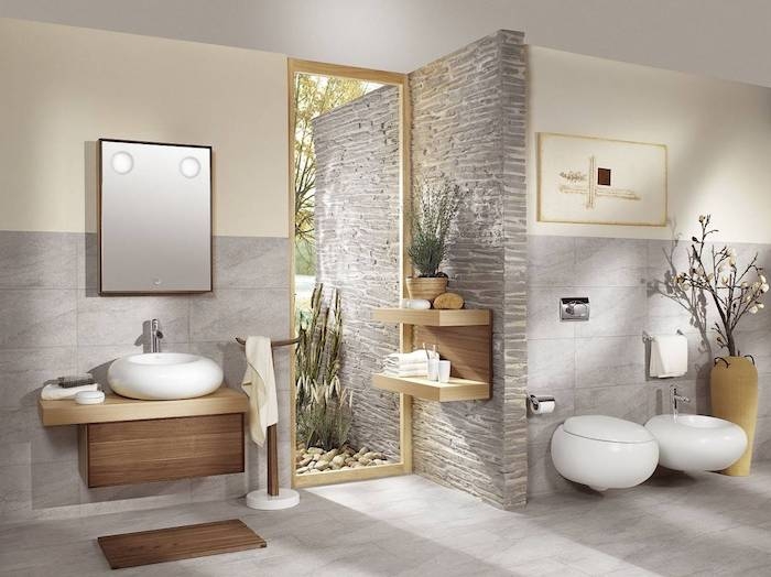 salle de bain pierre naturelle et bois clair murs en beige et gris accents en bois
