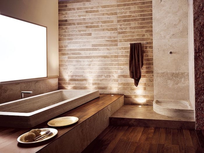 salle de bain travertin et bois baignoire en travertin plancher en bois