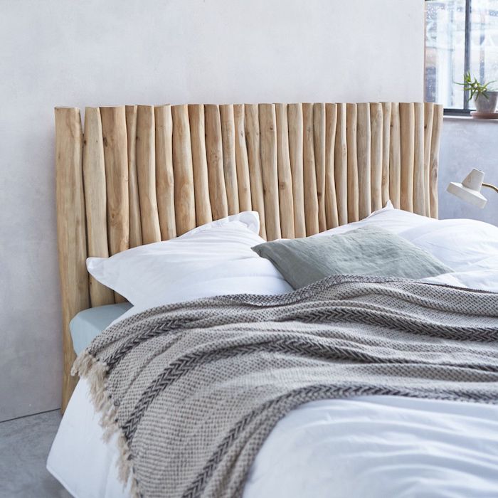 tête de lit bois flotté clair style boho rustique mur gris