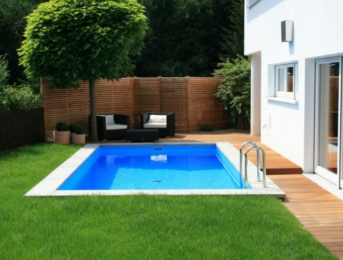 amenagement autour d une piscine une petite piscine imposable dans le jardin