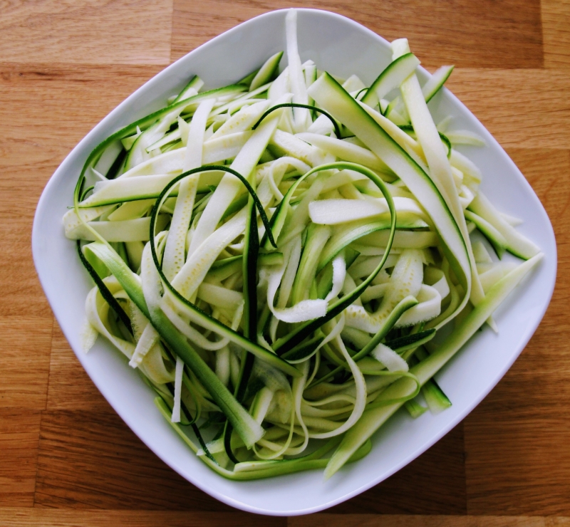 assiette blanche zoodles nouilles de courgette congélation légumes quelle forme contenant