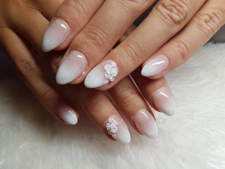 Les ongles baby boomer la tendance phare de l'année 2021
