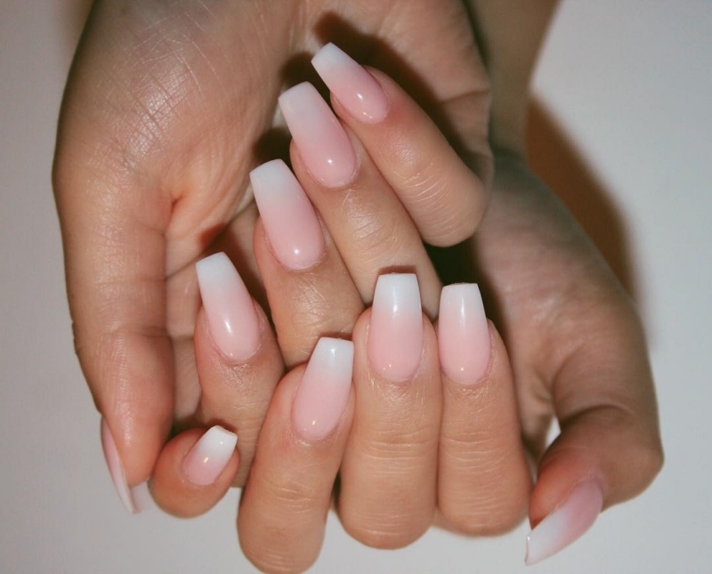 baby boomer rose vernis nude ongles acryliques finition brillante