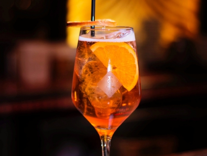 cocktail prosecco recette classique glaçons tranches orange liqueur