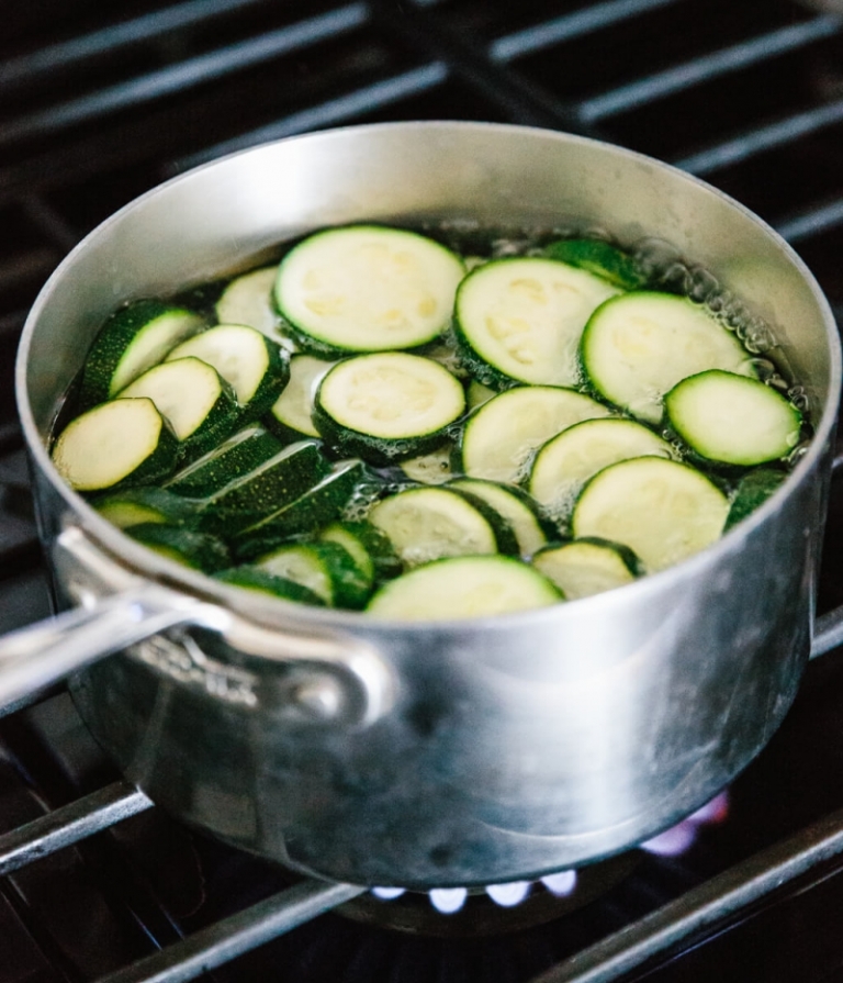 Astuces et méthodes de grand mère pour conserver et congeler les courgettes