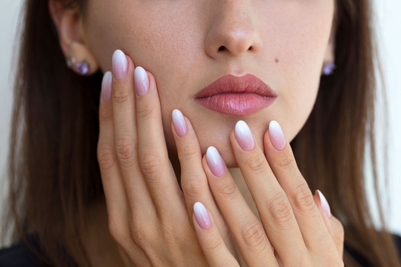 Les ongles baby boomer : la tendance phare de l'année 2021