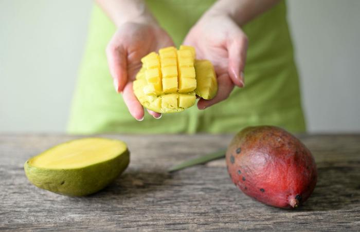 comment savoir si une mangue est mûre mangue coupée en deux