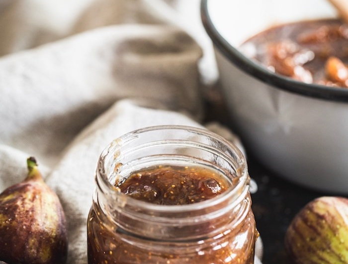 confiture de figues fraiches farcies en pot recette d été à base de fruits