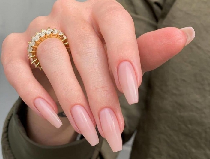 couleur ongle gel bague or forme et longueur ongles été couleur de base nude vernis